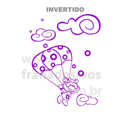 Adesivo de Parede Ursinha nas Nuvens