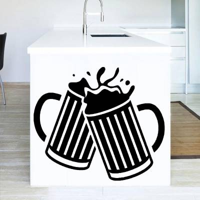 Adesivo de Parede Copos de Chopp Brindando