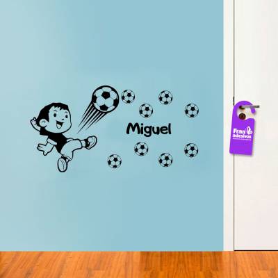 Adesivo de Parede Menino com Bola e Nome Personalizado