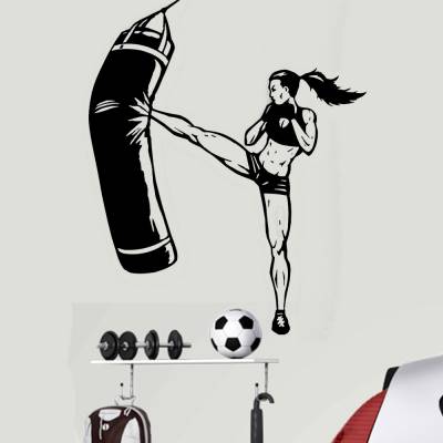 Adesivo De Parede Mulher Treinando Com Saco De Pancada